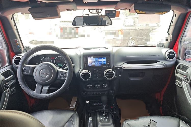 Used Jeep Wrangler 2014 3.0L Sahara Four-Door Edition Interior 2