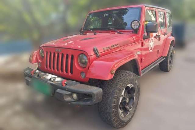 Ojetý Jeep Wrangler 2014 2.8TD Sahara Four-Door Edition
