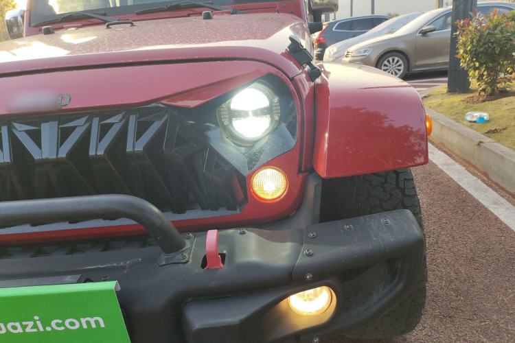 Used Jeep Wrangler 2014 3.0L Sahara Four-Door Edition Left Front Headlight