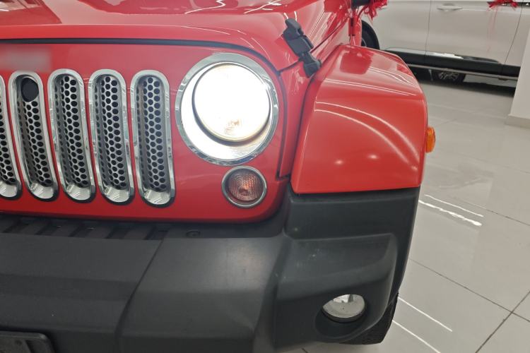 Used Jeep Wrangler 2014 2.8TD Sahara Four-Door Edition Left Front Headlight