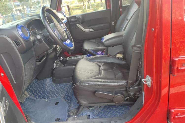 Used Jeep Wrangler 2014 3.0L Sahara Four-Door Edition Left Front Seat