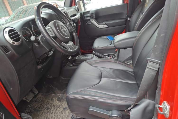 Used Jeep Wrangler 2014 2.8TD Sahara Four-Door Edition Left Front Seat