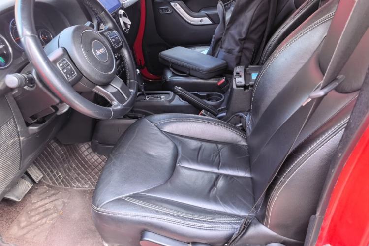 Used Jeep Wrangler 2014 3.0L Sahara Four-Door Edition Left Front Seat