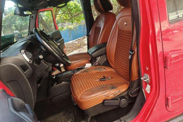 Used Jeep Wrangler 2014 2.8TD Sahara Four-Door Edition Left Front Seat