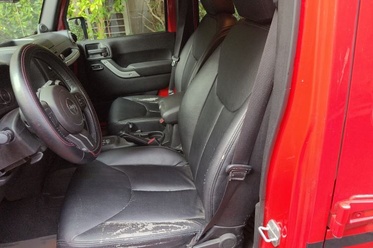 Used Jeep Wrangler 2014 3.0L Sahara Four-Door Edition Left Front Seat