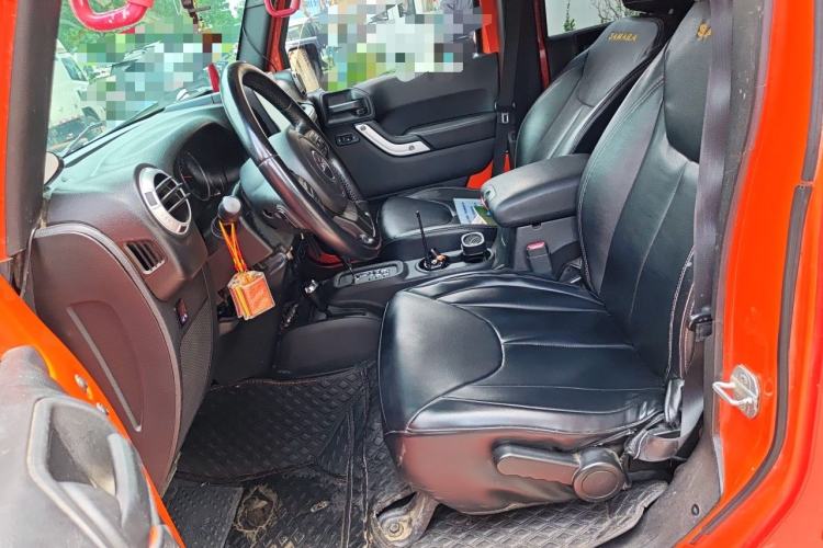 Used Jeep Wrangler 2014 3.0L Sahara Four-Door Edition Left Front Seat