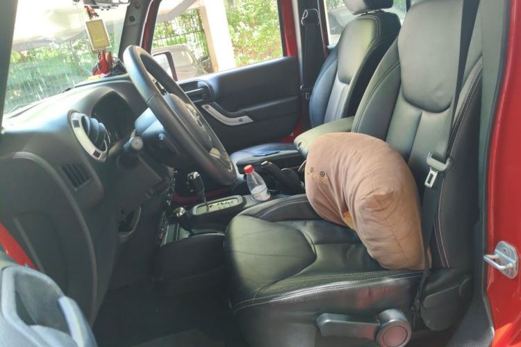 Used Jeep Wrangler 2014 3.0L Sahara Four-Door Edition Left Front Seat