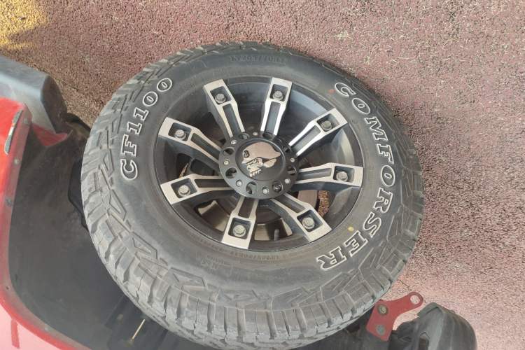 Used Jeep Wrangler 2014 3.0L Sahara Four-Door Edition Left Front Wheel Hub