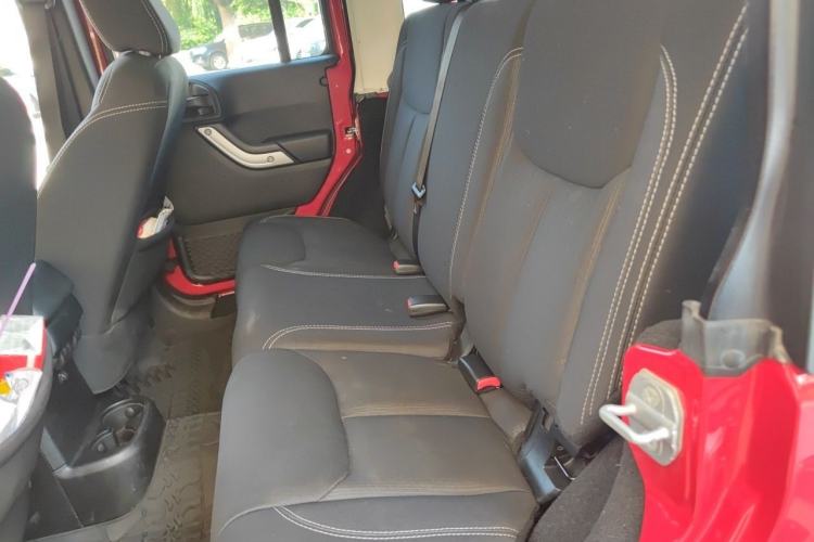Used Jeep Wrangler 2014 3.0L Sahara Four-Door Edition Left Rear Seat