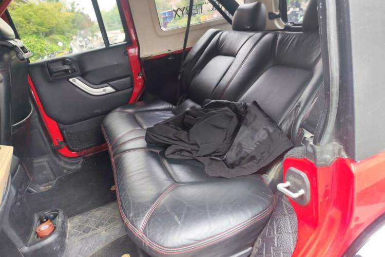Used Jeep Wrangler 2014 2.8TD Sahara Four-Door Edition Left Rear Seat