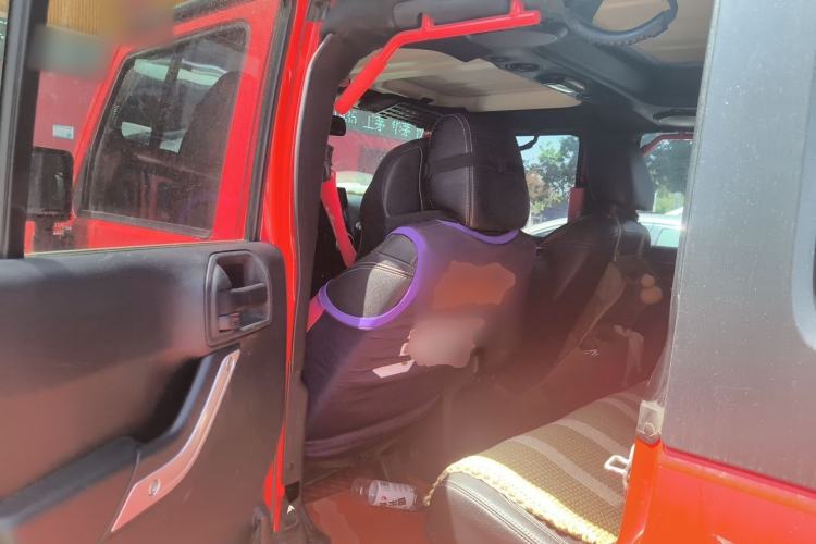 Used Jeep Wrangler 2014 2.8TD Sahara Four-Door Edition Left Rear Seat