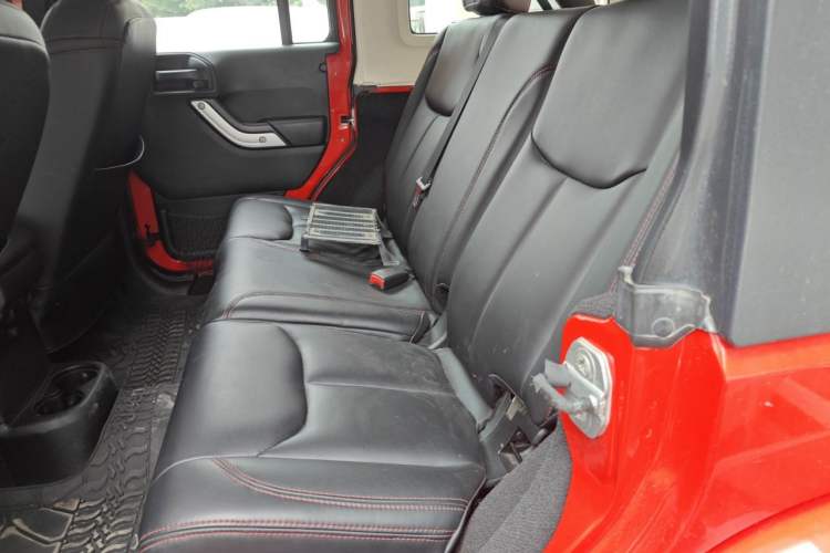 Used Jeep Wrangler 2014 2.8TD Sahara Four-Door Edition Left Rear Seat