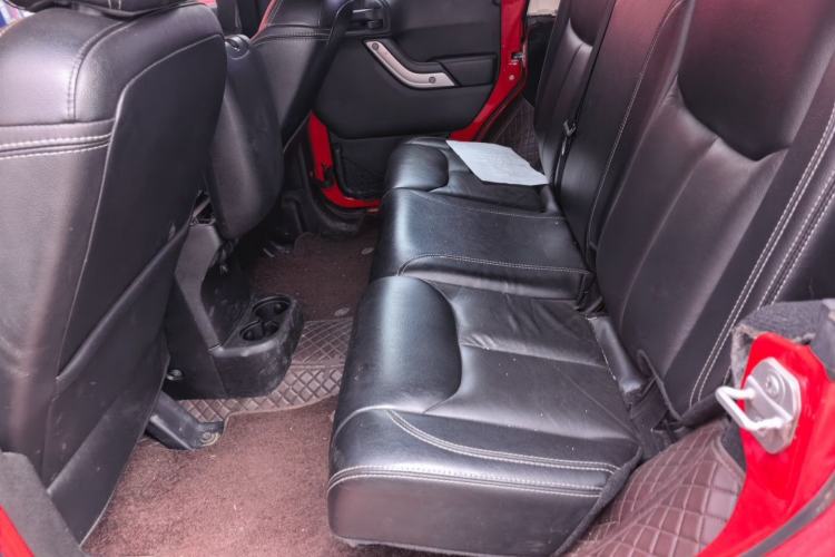Used Jeep Wrangler 2014 3.0L Sahara Four-Door Edition Left Rear Seat