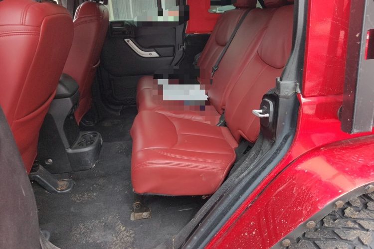 Used Jeep Wrangler 2014 3.0L Sahara Four-Door Edition Left Rear Seat