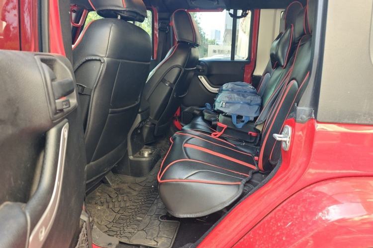 Used Jeep Wrangler 2014 3.0L Sahara Four-Door Edition Left Rear Seat
