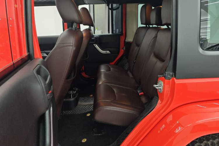 Used Jeep Wrangler 2014 2.8TD Sahara Four-Door Edition Left Rear Seat