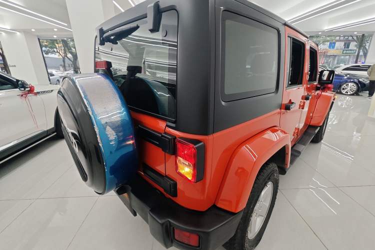 Used Jeep Wrangler 2014 2.8TD Sahara Four-Door Edition Rear Right 45 Deg