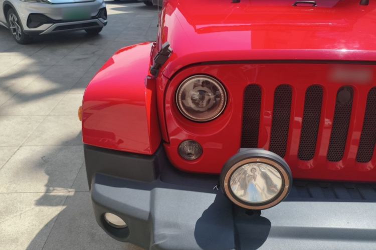 Used Jeep Wrangler 2014 2.8TD Sahara Four-Door Edition Right Front Headlight