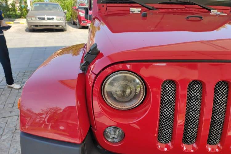 Used Jeep Wrangler 2014 3.0L Sahara Four-Door Edition Right Front Headlight