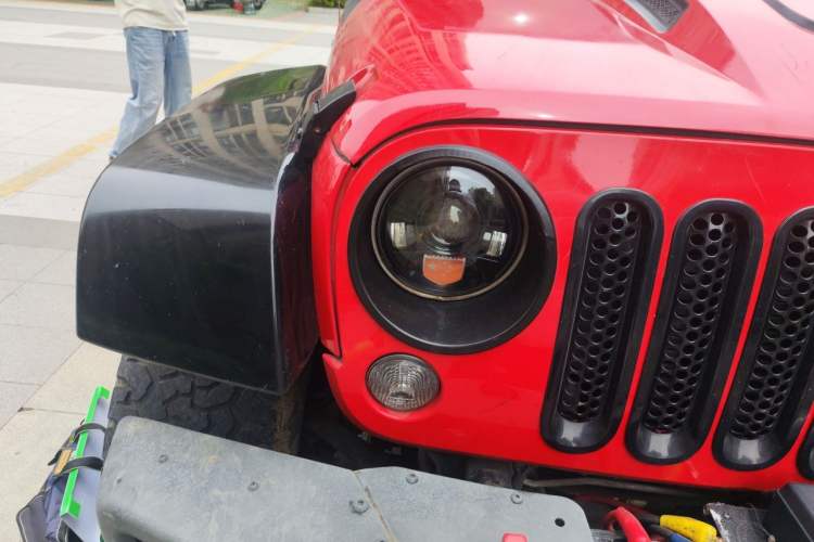 Used Jeep Wrangler 2014 2.8TD Sahara Four-Door Edition Right Front Headlight