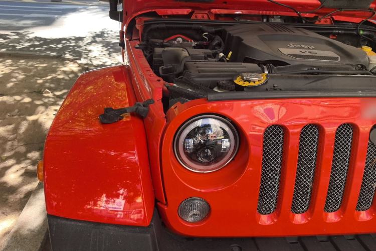 Used Jeep Wrangler 2014 3.0L Sahara Four-Door Edition Right Front Headlight