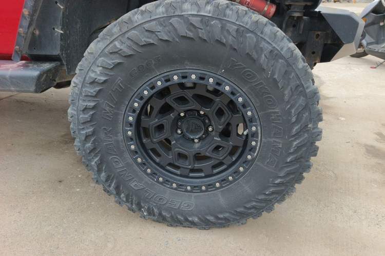 Used Jeep Wrangler 2014 3.0L Sahara Four-Door Edition Right Front Wheel Hub