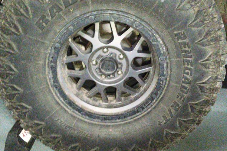 Used Jeep Wrangler 2014 3.0L Sahara Four-Door Edition Right Front Wheel Hub