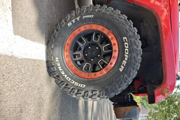 Used Jeep Wrangler 2014 3.0L Sahara Four-Door Edition Right Front Wheel Hub