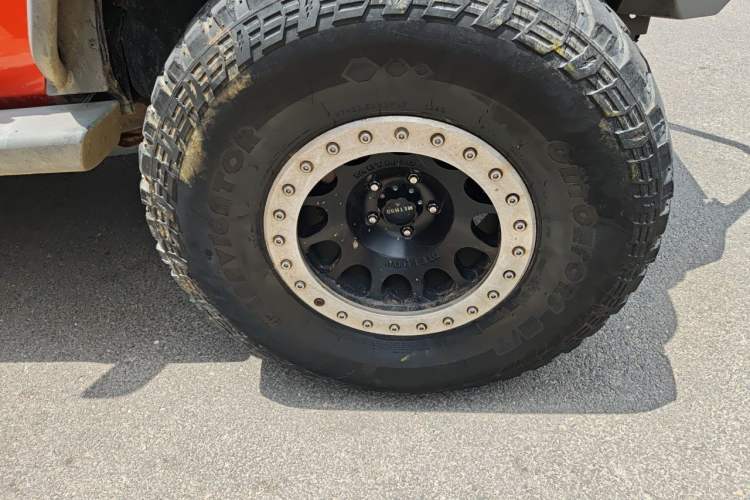 Used Jeep Wrangler 2014 3.0L Sahara Four-Door Edition Right Front Wheel Hub