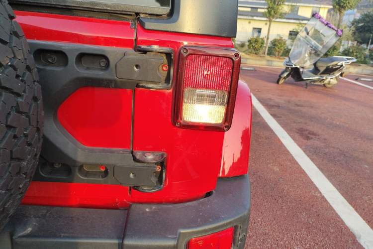 Used Jeep Wrangler 2014 3.0L Sahara Four-Door Edition Right Rear Taillight