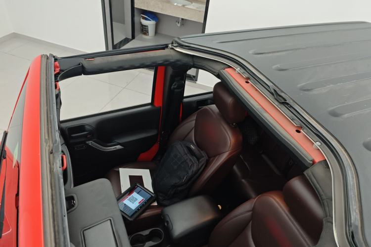 Used Jeep Wrangler 2014 2.8TD Sahara Four-Door Edition Roof