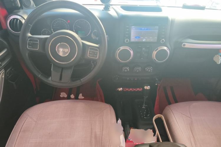 Used Jeep Wrangler 2014 2.8TD Sahara Four-Door Edition Steering Wheel