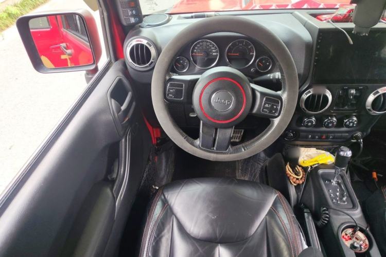 Used Jeep Wrangler 2014 2.8TD Sahara Four-Door Edition Steering Wheel