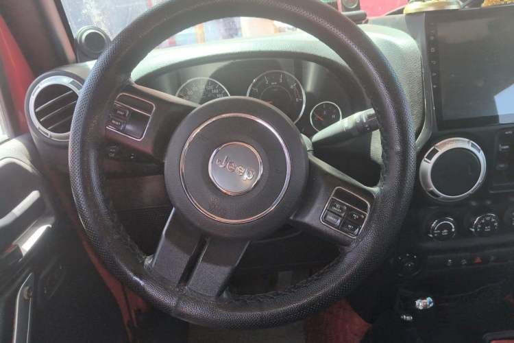 Used Jeep Wrangler 2014 2.8TD Sahara Four-Door Edition Steering Wheel
