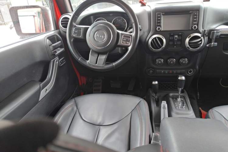 Used Jeep Wrangler 2014 2.8TD Sahara Four-Door Edition Steering Wheel