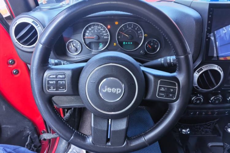 Used Jeep Wrangler 2014 3.0L Sahara Four-Door Edition Steering Wheel