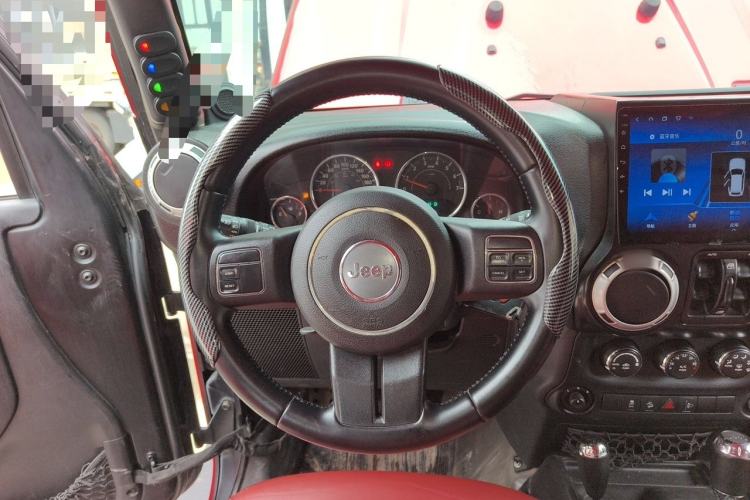 Used Jeep Wrangler 2014 3.0L Sahara Four-Door Edition Steering Wheel