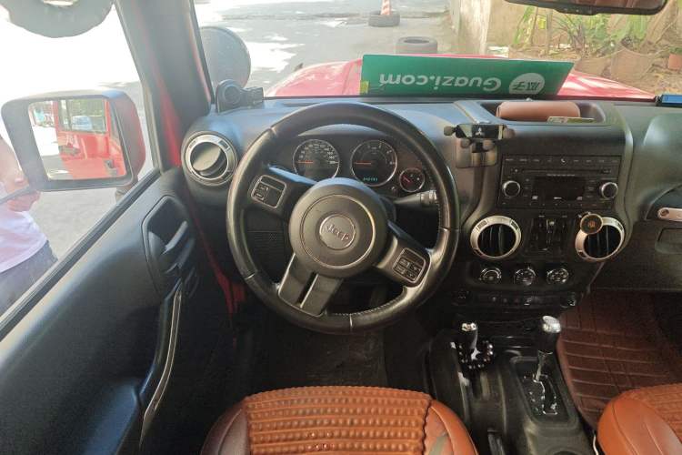 Used Jeep Wrangler 2014 2.8TD Sahara Four-Door Edition Steering Wheel