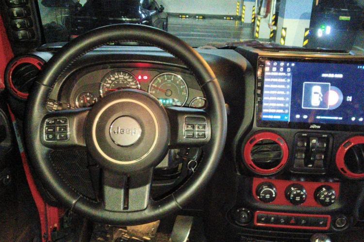 Used Jeep Wrangler 2014 3.0L Sahara Four-Door Edition Steering Wheel
