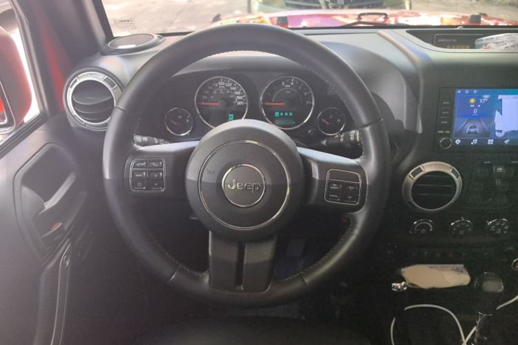 Used Jeep Wrangler 2014 3.0L Sahara Four-Door Edition Steering Wheel