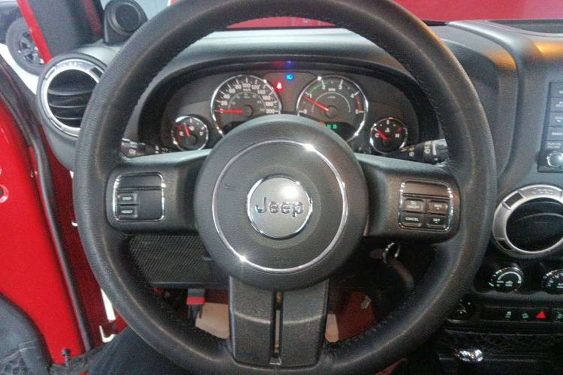 Used Jeep Wrangler 2014 2.8TD Sahara Four-Door Edition Steering Wheel