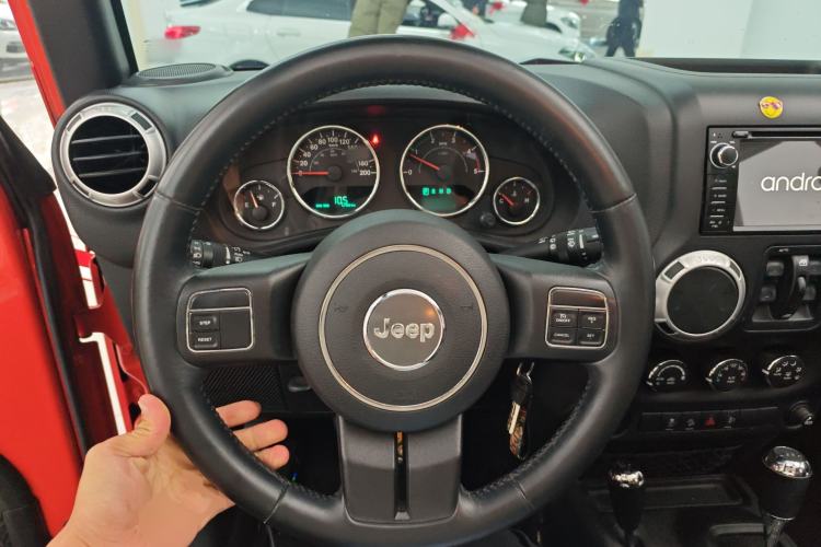 Used Jeep Wrangler 2014 2.8TD Sahara Four-Door Edition Steering Wheel