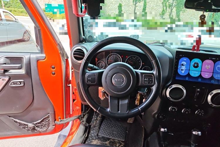 Used Jeep Wrangler 2014 3.0L Sahara Four-Door Edition Steering Wheel