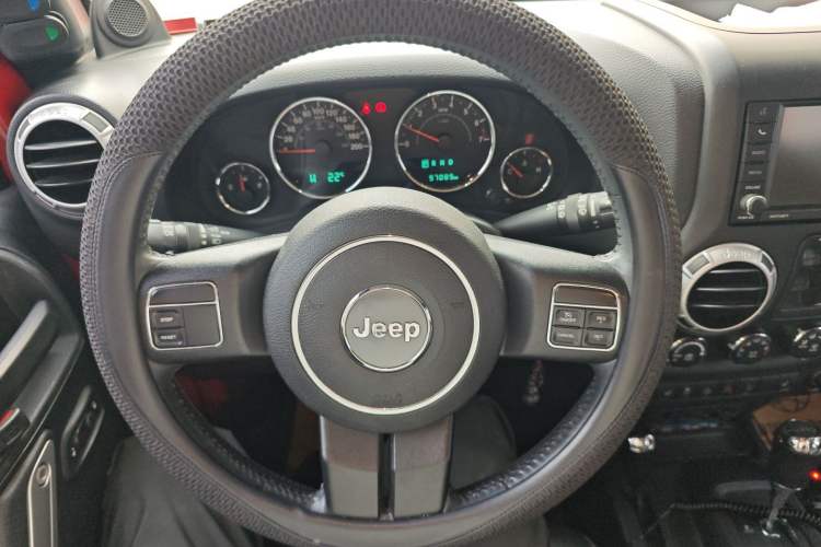 Used Jeep Wrangler 2014 3.0L Sahara Four-Door Edition Steering Wheel