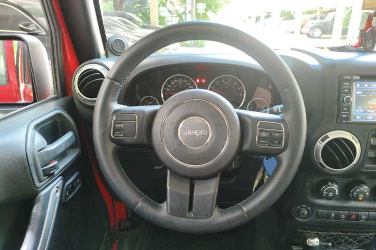 Used Jeep Wrangler 2014 3.0L Sahara Four-Door Edition Steering Wheel