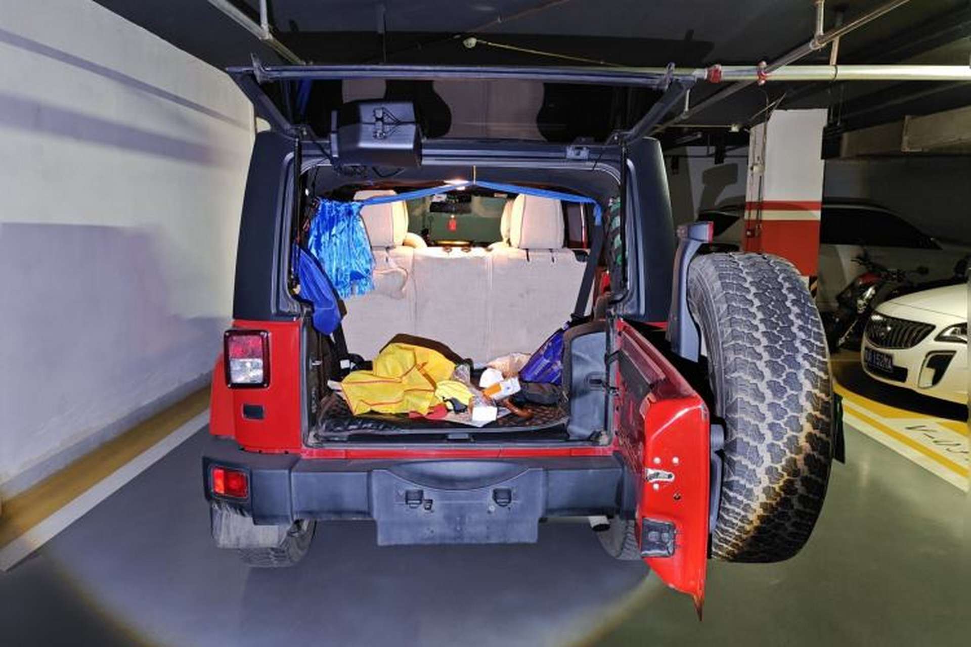 Used Jeep Wrangler 2014 2.8TD Sahara Four-Door Edition Trunk