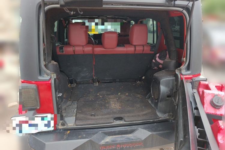 Used Jeep Wrangler 2014 3.0L Sahara Four-Door Edition Trunk