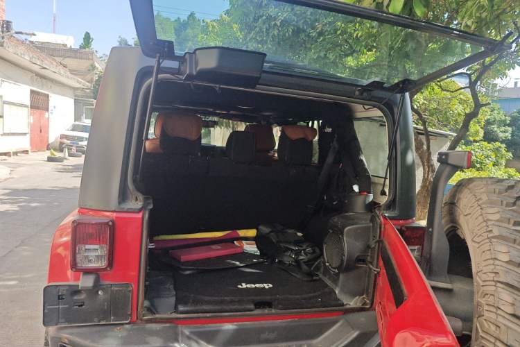 Used Jeep Wrangler 2014 2.8TD Sahara Four-Door Edition Trunk