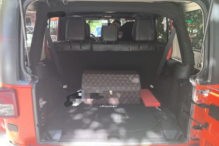 Used Jeep Wrangler 2014 3.0L Sahara Four-Door Edition Trunk