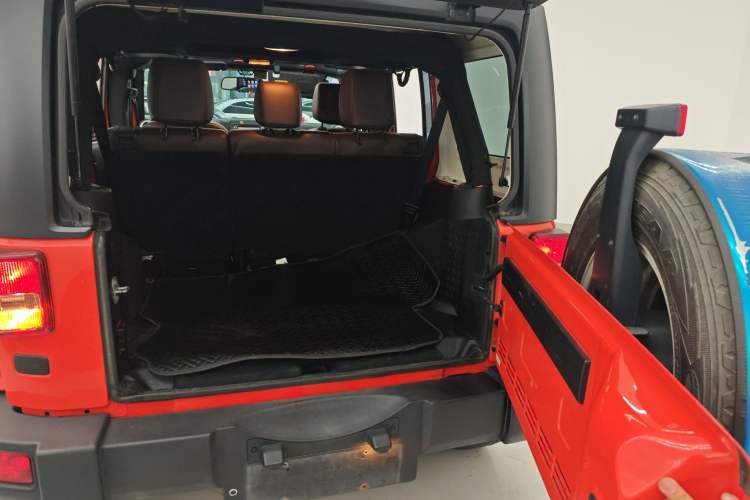Used Jeep Wrangler 2014 2.8TD Sahara Four-Door Edition Trunk
